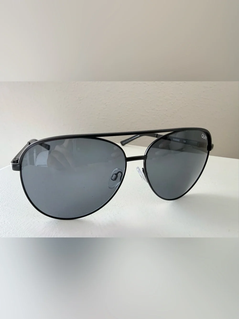 Quay Australia | Vivienne Large Aviator Sunglasses Black | With Case